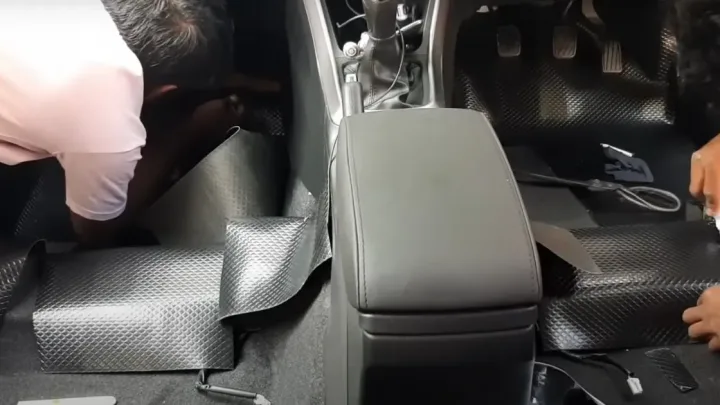 5 Tips for Keeping Your Car Floors and Door Panels Spotless (Fast, Real-World Routine)